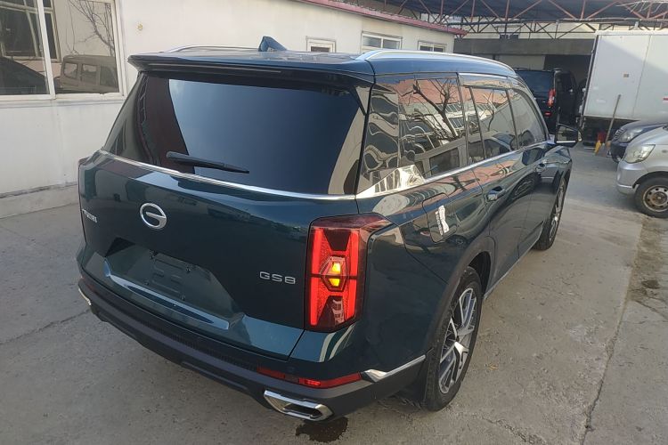 广汽传祺 传祺GS8 2022款 领航系列 2.0TGDI 两驱豪华智联版（七座）车身外观7