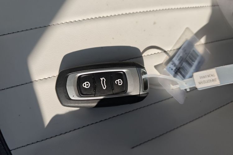 吉利银河 2025款 210km 熊猫骑士中控内饰7001