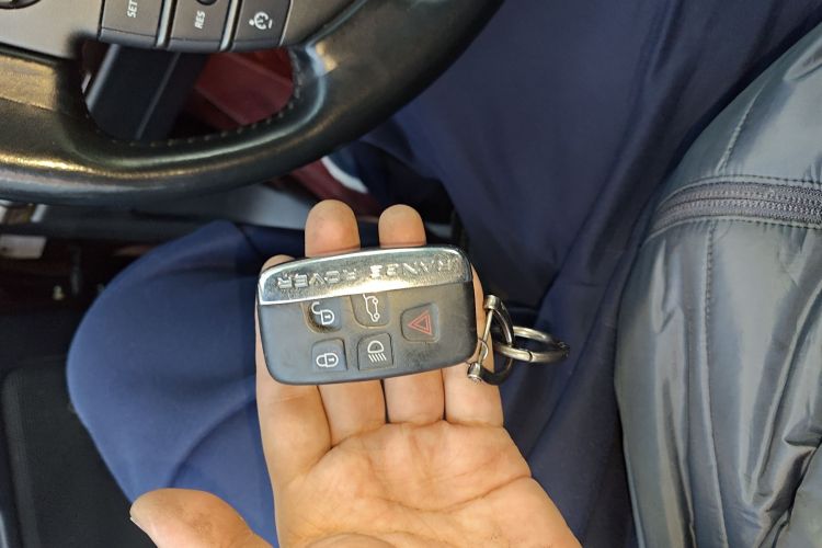 路虎 神行者2 2015款 2.0T Si4 XS典藏版中控内饰11