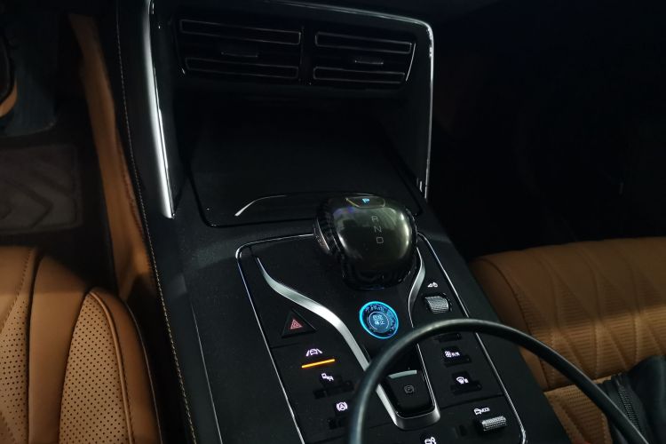 比亚迪 唐新能源 2023款 DM-i 冠军版 112KM 尊荣型中控内饰18