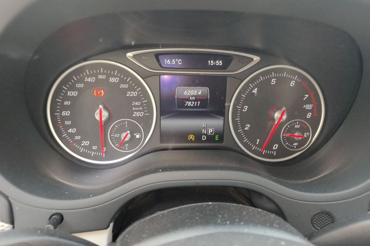 奔驰B级 2015款 B 200 动感型中控内饰15