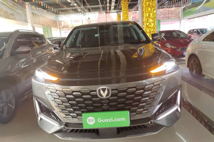 长安UNI-K 2023款 2.0T 两驱悦尚型车身外观2