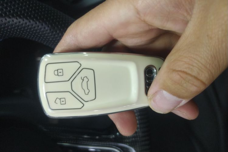 奥迪A4L 2018款 30周年年型 40 TFSI 进取型中控内饰11