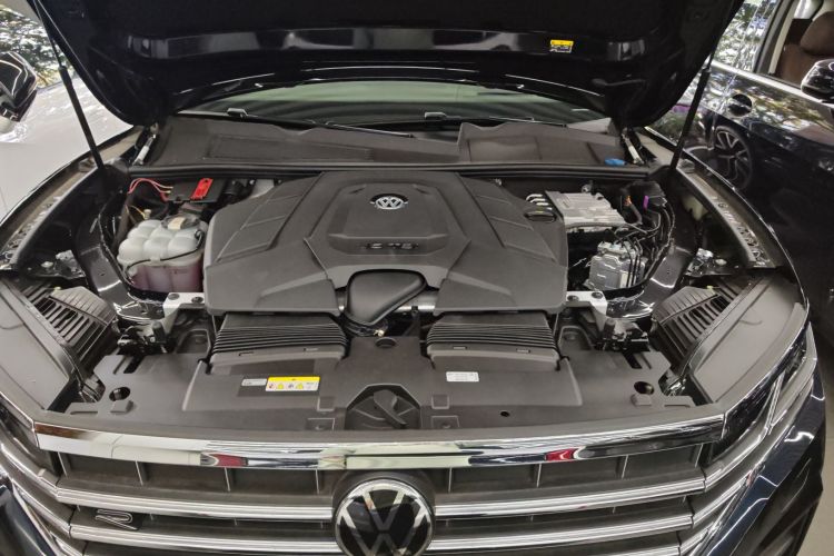 大众 途锐  3.0TSI 锐享版 经典运动套装机舱底盘24