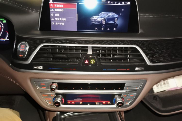 宝马7系 2021款 740Li 领先型 M运动套装中控内饰16