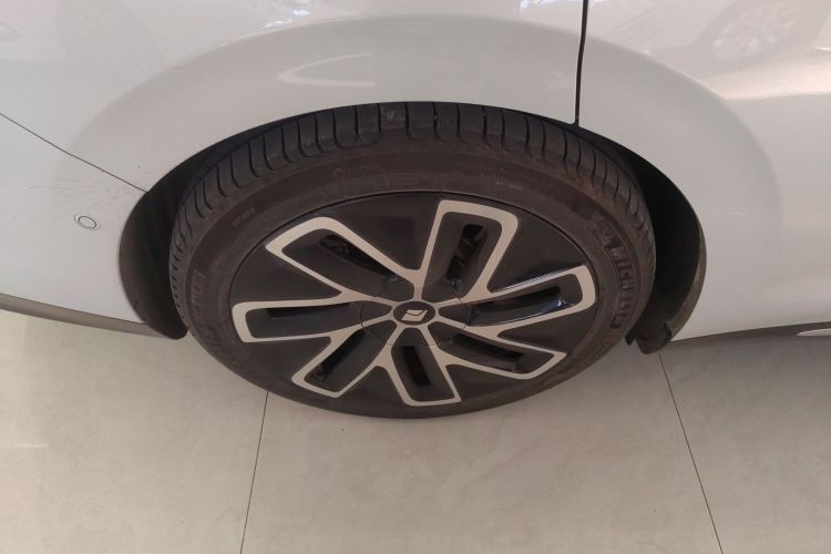 宝骏享境 2025款 纯电 600km豪华版车身外观6008