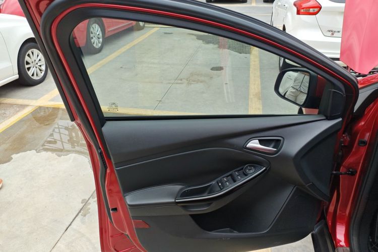 福特 福克斯 2012款 两厢 1.6L 手动风尚型中控内饰7007