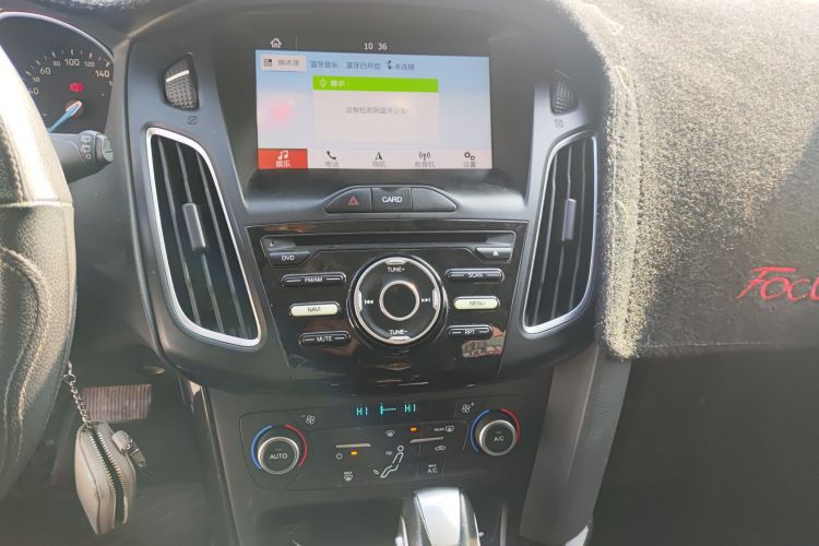 福特 福克斯 2017款 两厢 1.6L 自动风尚型智行版局部细节16