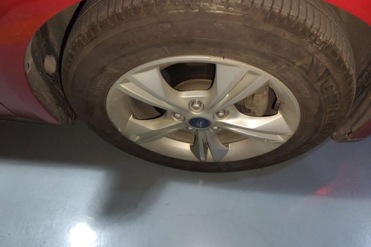 福特 福克斯 2012款 两厢 1.6L 自动风尚型车身外观6007