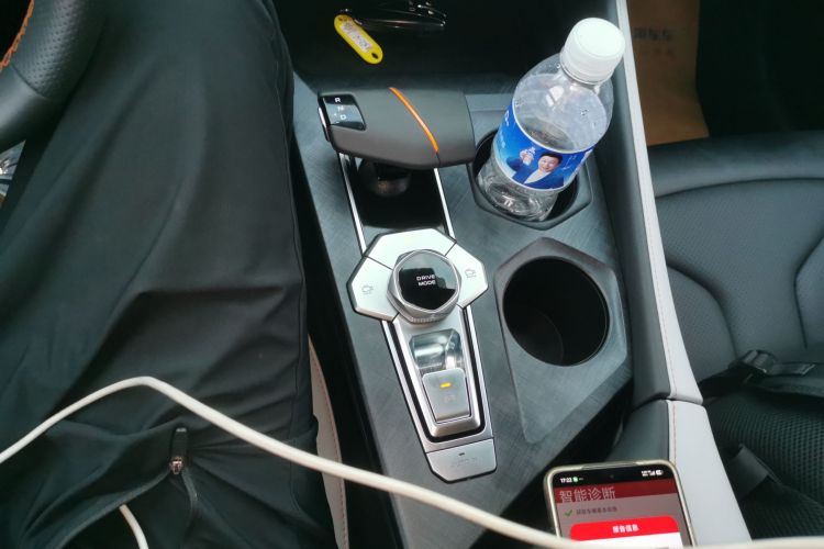 长安UNI-V 2023款 1.5T 尊贵型中控内饰18