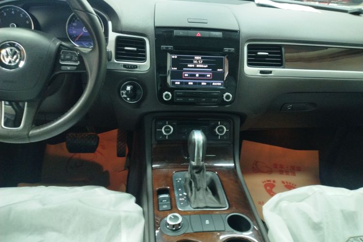大众 途锐 2011款 3.0TSI 标配型中控内饰16