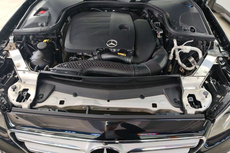 奔驰E级 2020款 改款 E 300 L 运动殊享版机舱底盘24