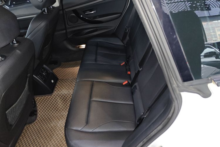 宝马3系GT 2019款 320i 时尚型中控内饰21