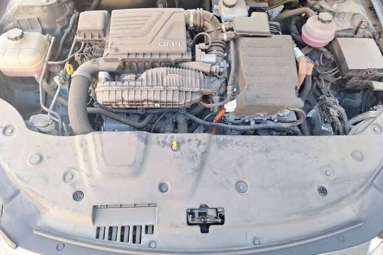 比亚迪 秦PLUS 2023款  冠军版 DM-i 120KM超越型局部细节24