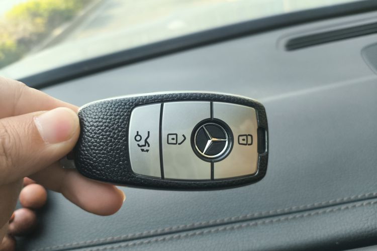 奔驰GLB 2022款 改款二 GLB 200 时尚型中控内饰7001