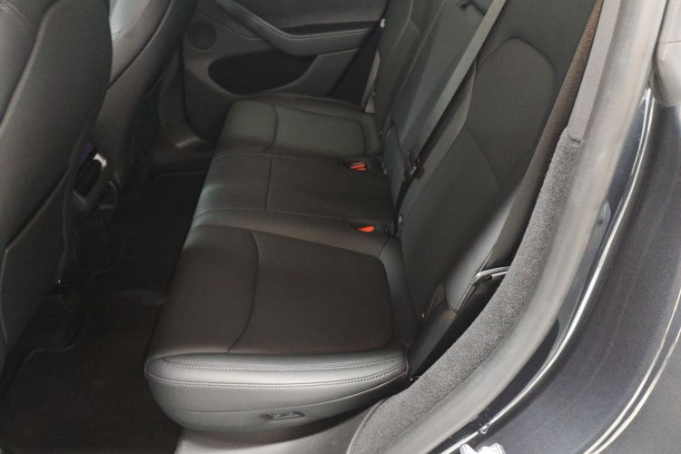 特斯拉 Model Y 2025款 长续航全轮驱动 首发版中控内饰7004