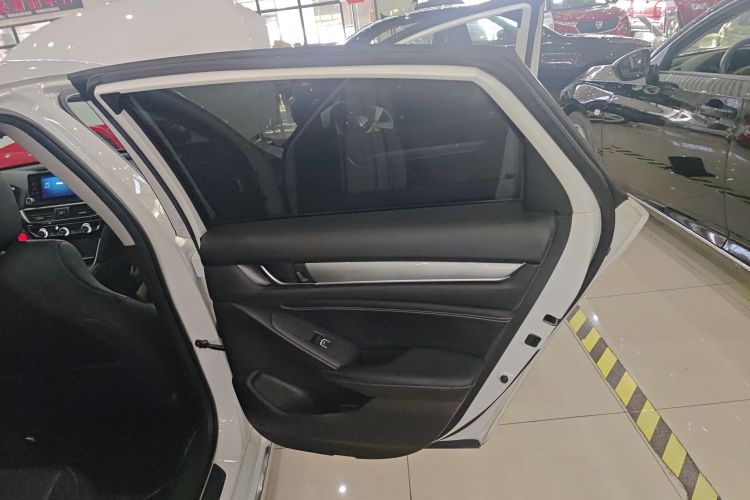 本田 英仕派 2019款 260TURBO 精致版 国VI中控内饰7006