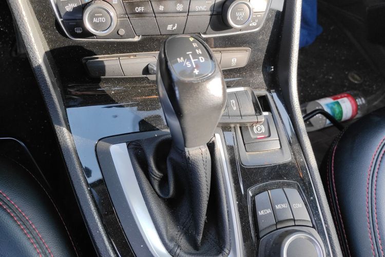 宝马2系旅行车 2016款 218i 领先型局部细节18