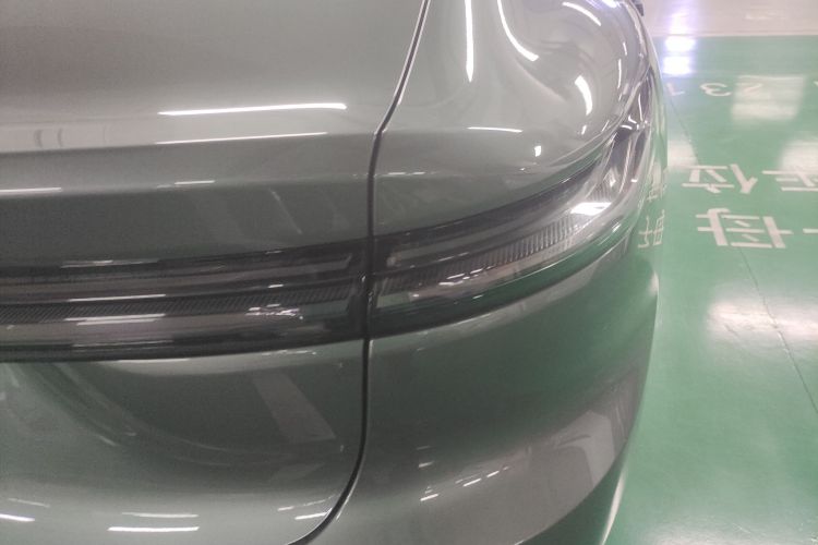 蔚来ET7 2022款 100kWh车身外观9