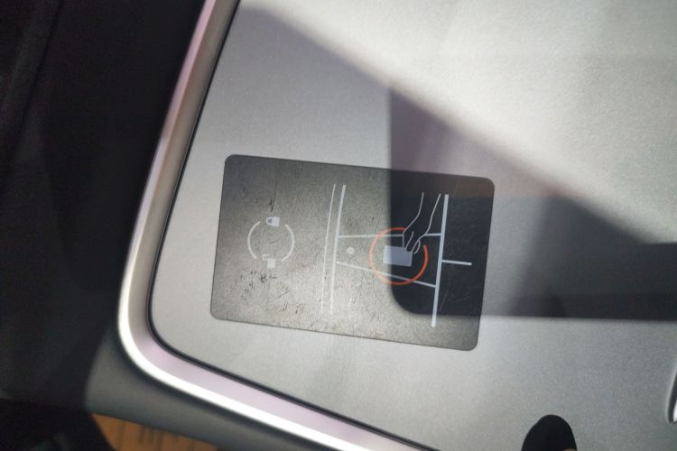 特斯拉 Model Y 2023款 长续航全轮驱动版中控内饰11