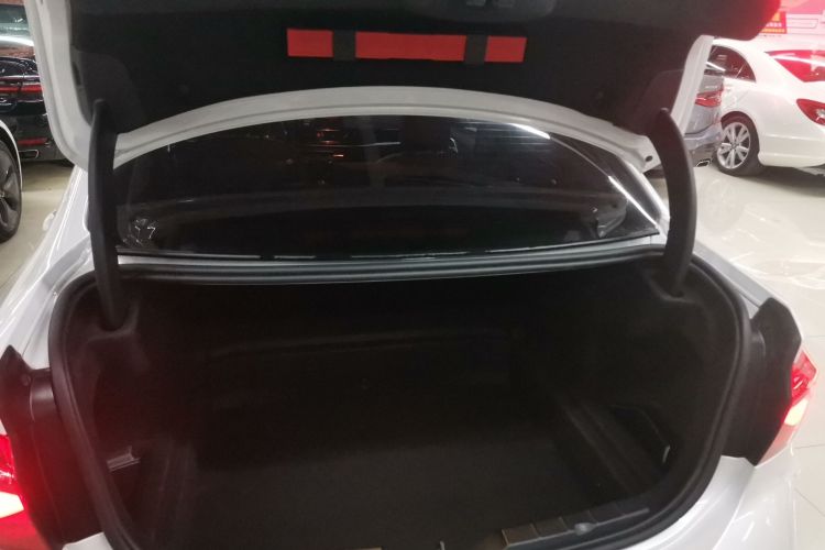 宝马1系 2021款 120i M运动曜夜版机舱底盘23