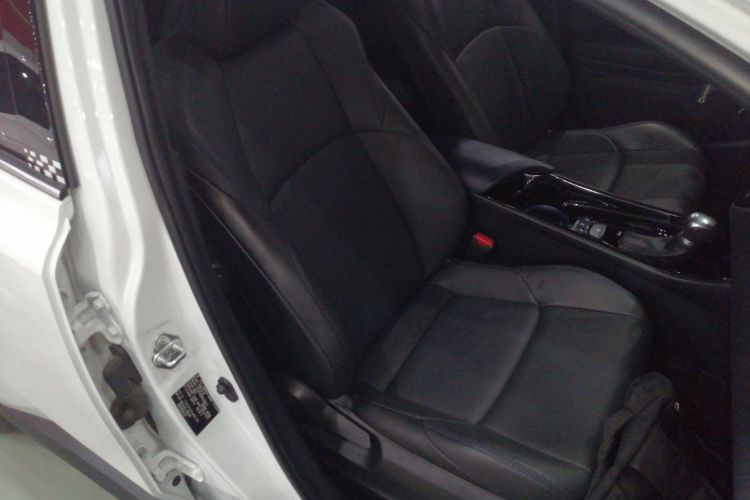 丰田C-HR 2021款 2.0L 豪华版局部细节41