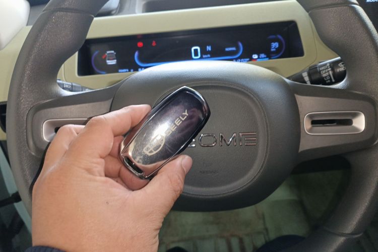 吉利银河 2023款 熊猫mini 120km 萌萌熊中控内饰11