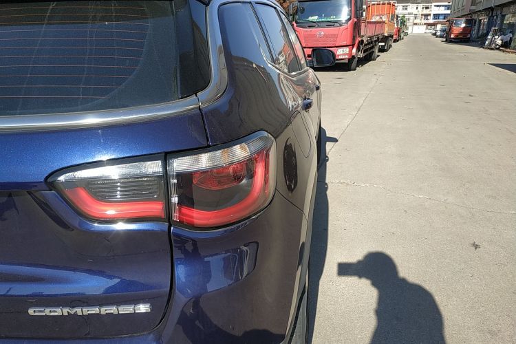 Jeep 指南者 2020款 220T 自动领先版车身外观6006