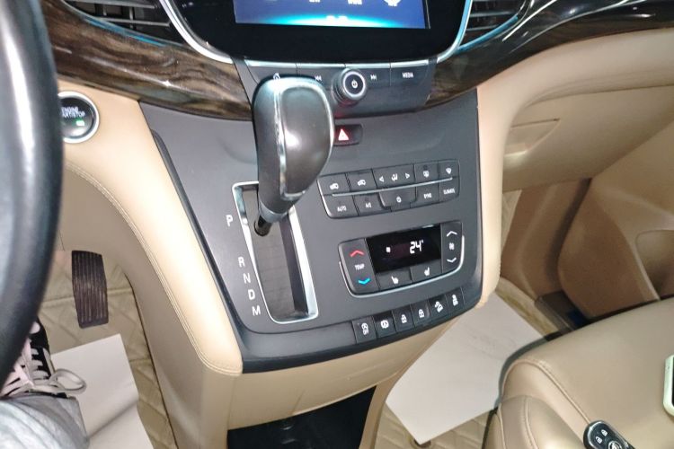 别克GL8 2017款 ES 28T 尊享型 国V中控内饰18