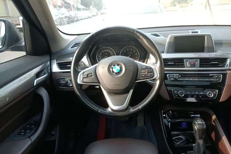 宝马X1 2016款 sDrive18Li 豪华型中控内饰13