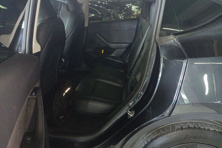 特斯拉 Model Y 2024款 长续航全轮驱动版中控内饰7004