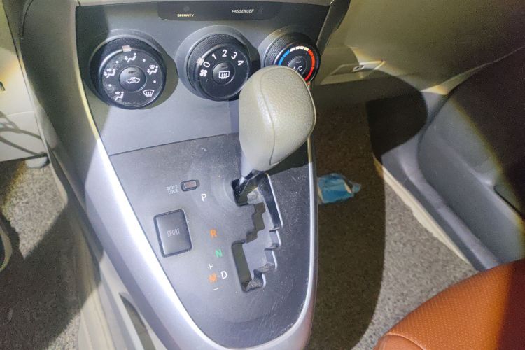 丰田 逸致 2014款 星耀 180E CVT精英版中控内饰18