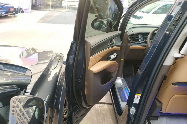 腾势D9 2022款 DM-i 970 四驱尊荣型中控内饰47