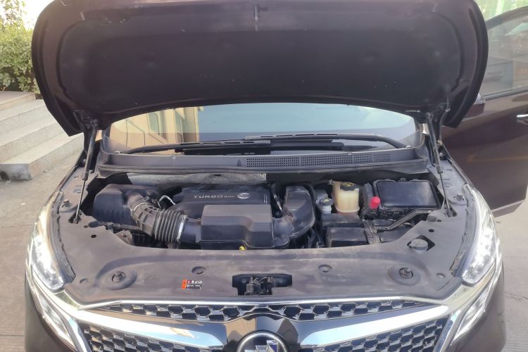 别克GL8 2022款 Avenir艾维亚 六座贤礼版机舱底盘24