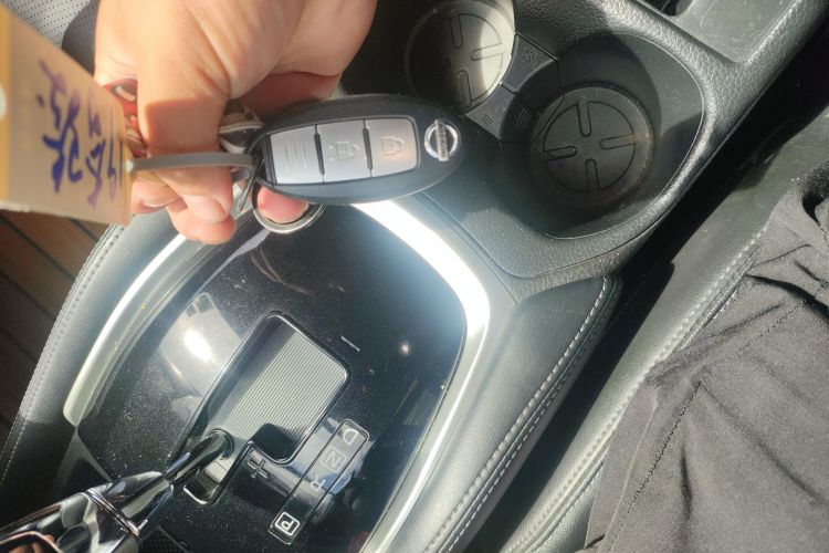 日产 奇骏 2019款 2.0L CVT智联舒适版 2WD中控内饰11