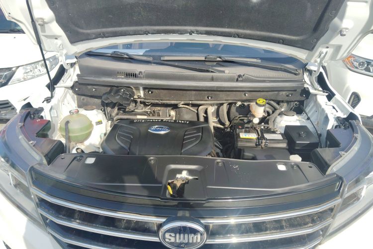SWM斯威汽车 SWM斯威X3 2020款 1.5L 手动超值型 7座机舱底盘24