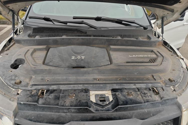 陆风X7 2015款 2.0T 全景尊贵版机舱底盘24