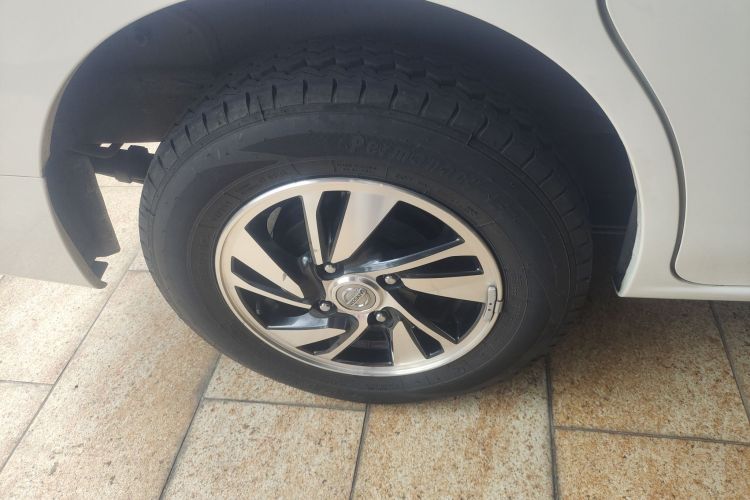 日产NV200 2016款 改款 1.6L CVT尊享型车身外观6007