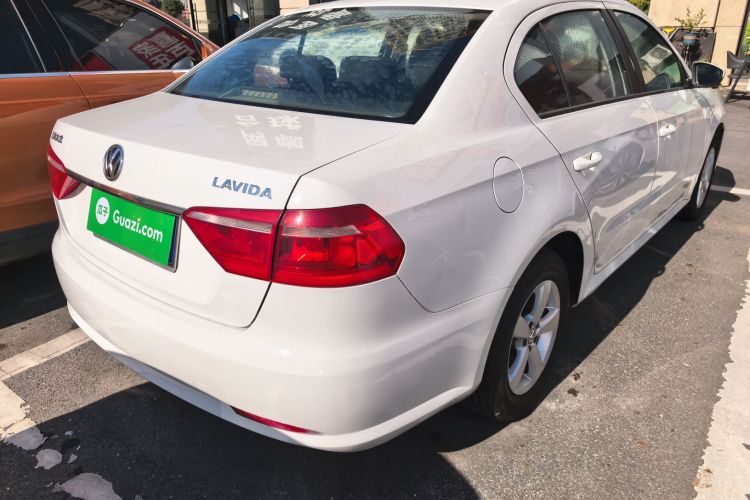 大众 朗逸 2013款 改款经典 1.6L 手动风尚版车身外观7