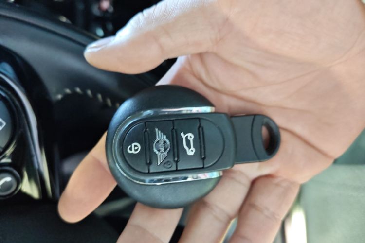 MINI 2021款 1.5T COOPER 艺术家 五门版中控内饰11