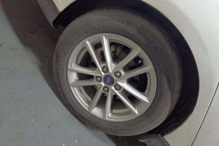 福特 福克斯 2017款 三厢 EcoBoost 125 自动超能风尚型智行版车身外观6008