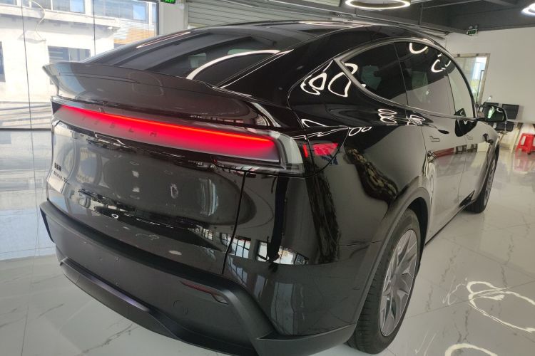 特斯拉 Model Y L 2025款 长续航全轮驱动版车身外观7