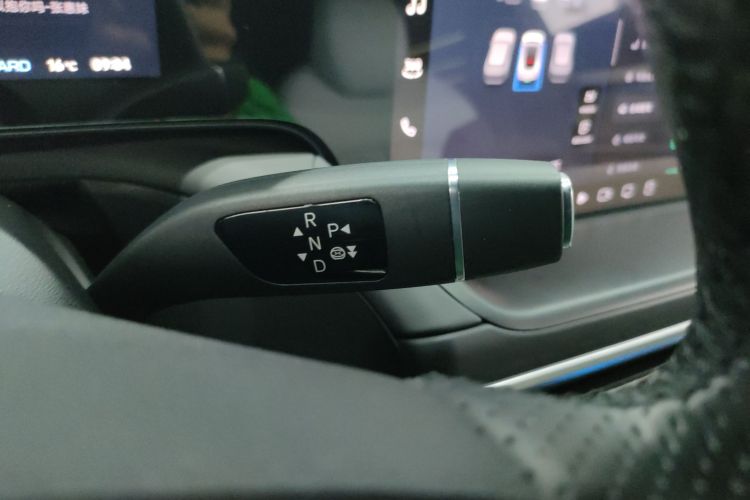 小鹏P7 2023款 P7i 702 Pro中控内饰18