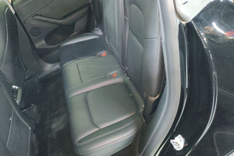 特斯拉 Model Y 2022款 后轮驱动版中控内饰21