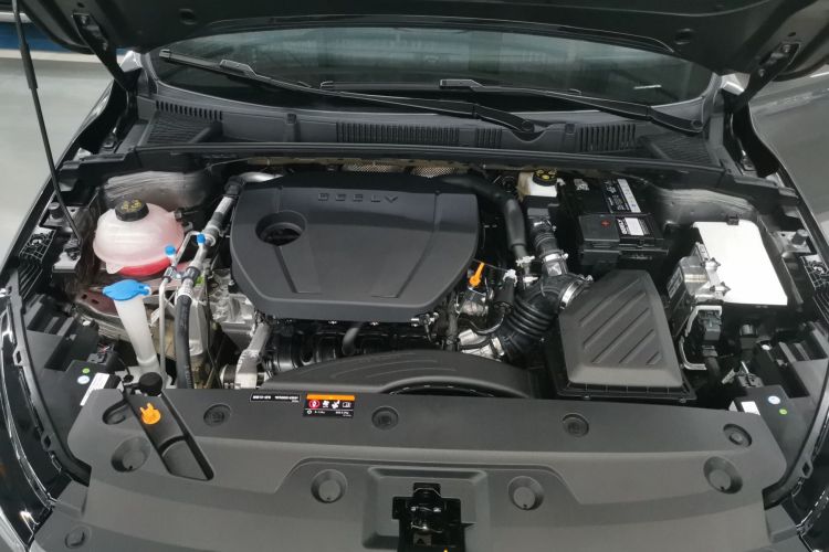 吉利汽车 帝豪 2026款 第4代 400万纪念款 1.5L CVT超越型机舱底盘24