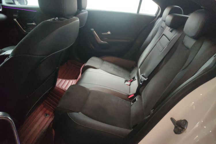 奔驰A级 2021款 A 200 L 运动轿车时尚型中控内饰7004