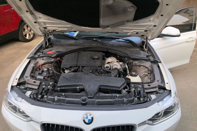 宝马3系 2013款 316i 运动设计套装局部细节24