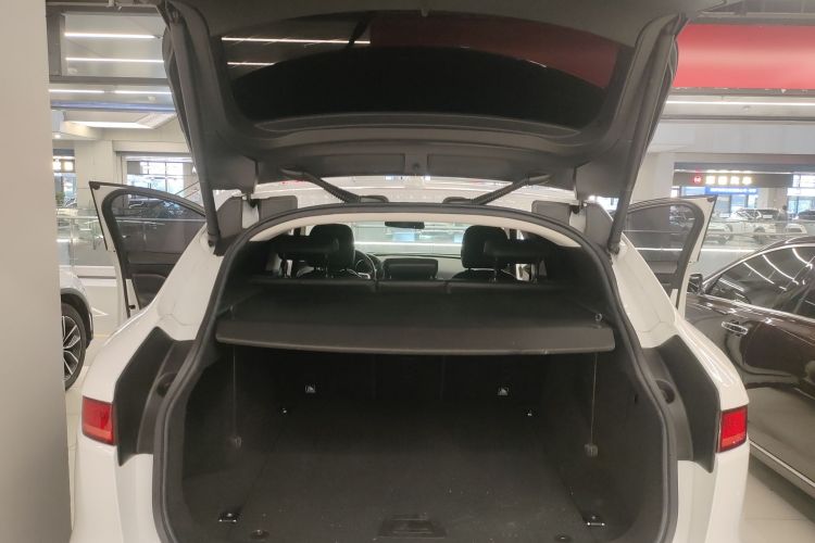 捷豹F-PACE 2018款 2.0T 两驱都市尊享版机舱底盘23