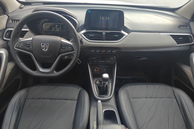 宝骏510 2017款 1.5L 手动时尚型中控内饰12