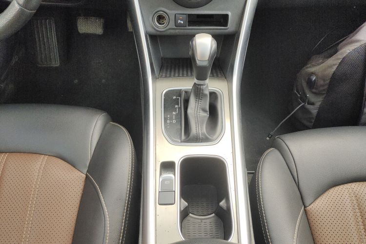 比亚迪 宋 2017款 盖世升级版 1.5TID 自动精英型局部细节18